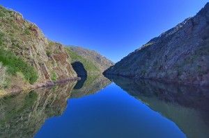 Por el Cañón del Sil en catamarán