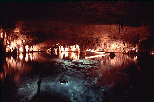 El Lago Martel en el interior de las Cuevas del Drach