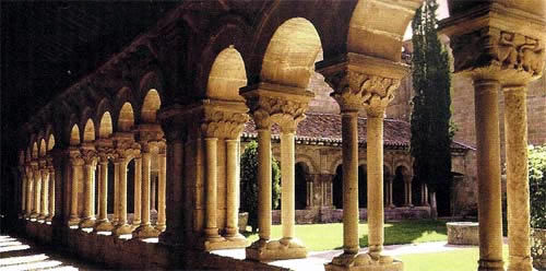 Claustro de la Concatedral San Pedro Claustro de la Concatedral San Pedro