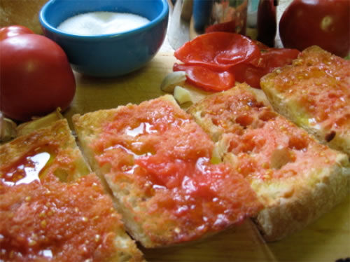 Pan con tomate