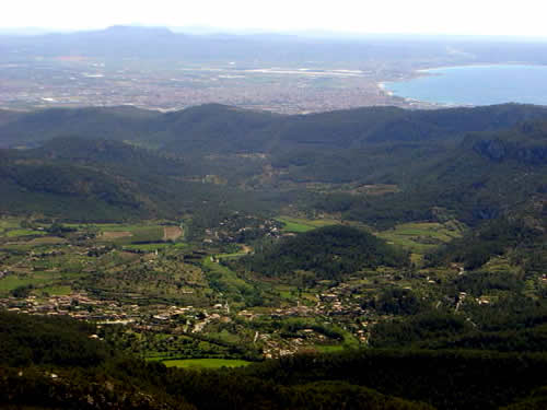 Fuente: ##http://en.wikipedia.org/wiki/File:Puigpunyent.jpg##Antoni Sureda##