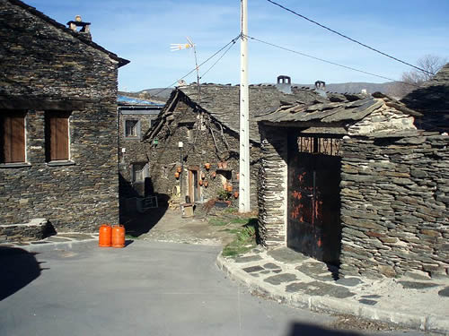 Construcciones de tipicas de la ruta de la arquitectura negra