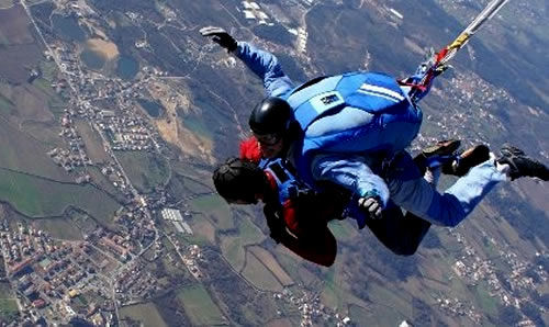 Centro de paracaidismo Galsur Fuente: ##http://www.paracaidismogalicia.com/tandem/index.html##Paracaidismo Galicia##