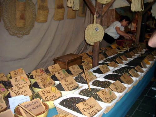 Productos artesanales en el Mercado Medieval de Pravia