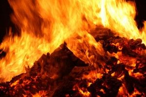 Y se hizo la Luz… de las hogueras