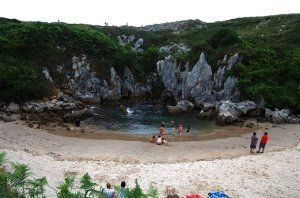 Aparecen y desaparecen: las playas de Gulpiyuri y Cubijeru