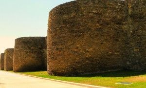 8 murallas, 8 historias defensivas