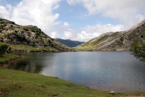 Lago Enol turismo rural en Asturias