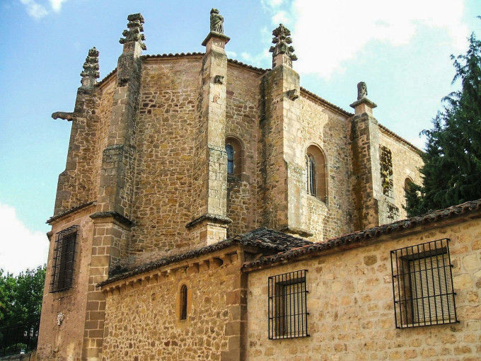 Fuente: ##//commons.wikimedia.org/wiki/File:Sig%C3%BCenza-Monasterio_de_N._S._de_los_Huertos_1.jpg##Zarateman##