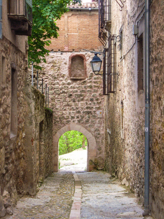 Fuente: ##//commons.wikimedia.org/wiki/File:Puerta_del_Sol_de_Sig%C3%BCenza.jpg##Manuel Delgado Tenorio##