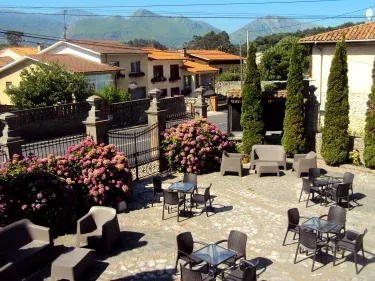 Hotel y Apartamentos El Camin