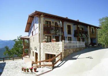 Viviendas rurales Peña Sagra