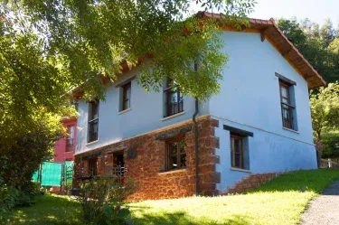 Casa de Aldea La Pumarada y Casa Rural Lolo