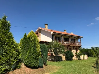 La Bustariega