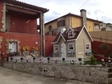 La Casita Roja y El Fresno