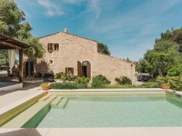 Llucamar Villa