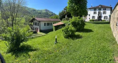 Casas Etxezurialde 