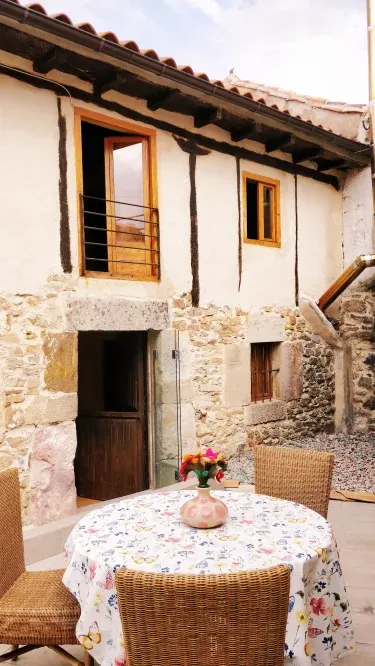 La Casa Amarilla de Olleros