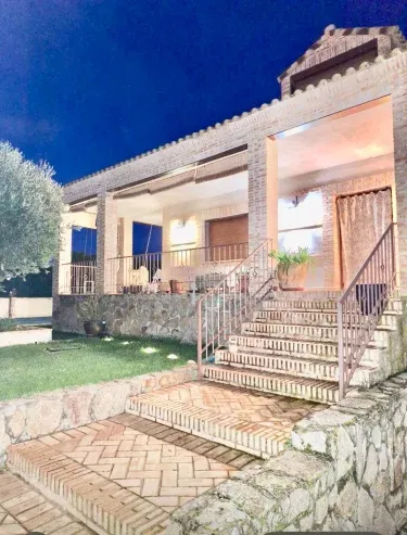 Dos Olivas