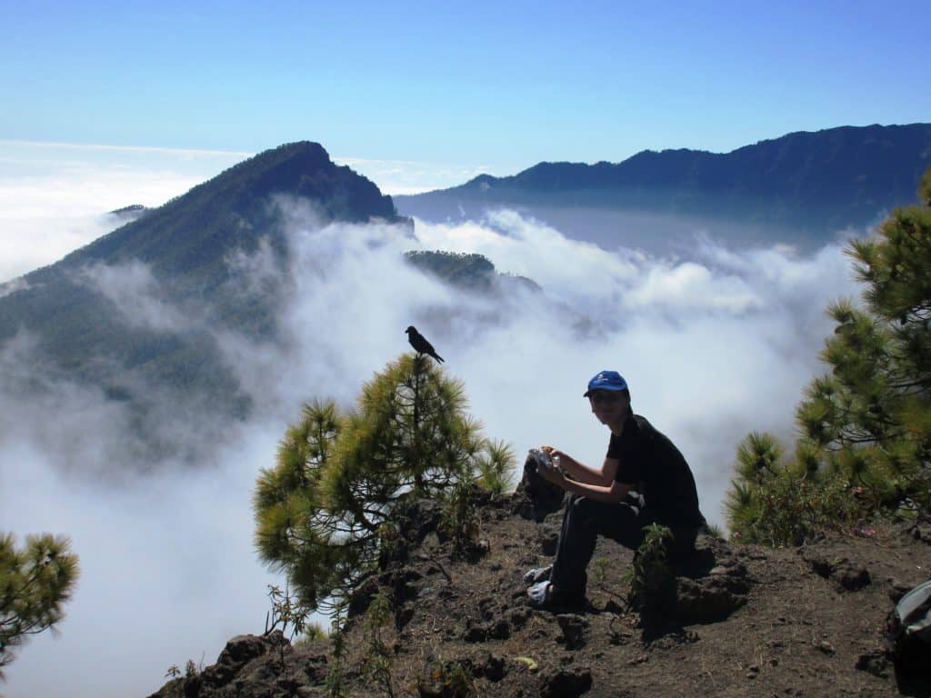  Descanso en la cresta volcánica, sobre la Caldera de Taburiente