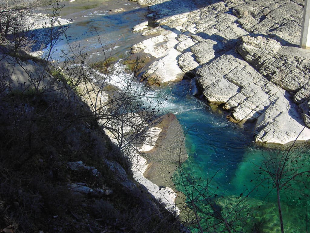 Piscinas naturales en Huesca: Pozas de Puyarruego del río Bellós