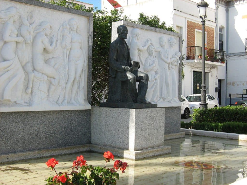 Antiguo monumento de Juan Ramón Jiménez, en la Plaza del Cabildo de Moguer 
