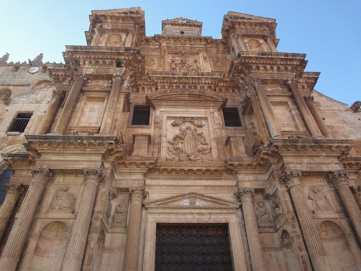 La iglesia de Gumiel de Izán que comparan con el Tesoro de Petra