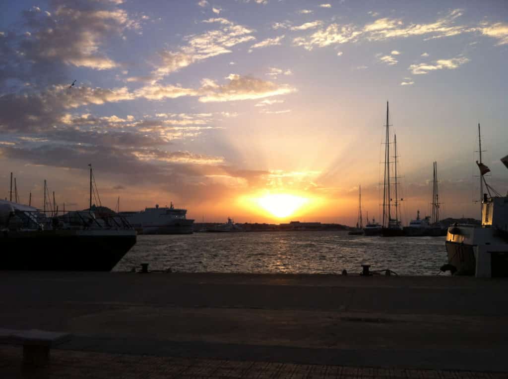 Amanecer en el puerto de Ibiza
