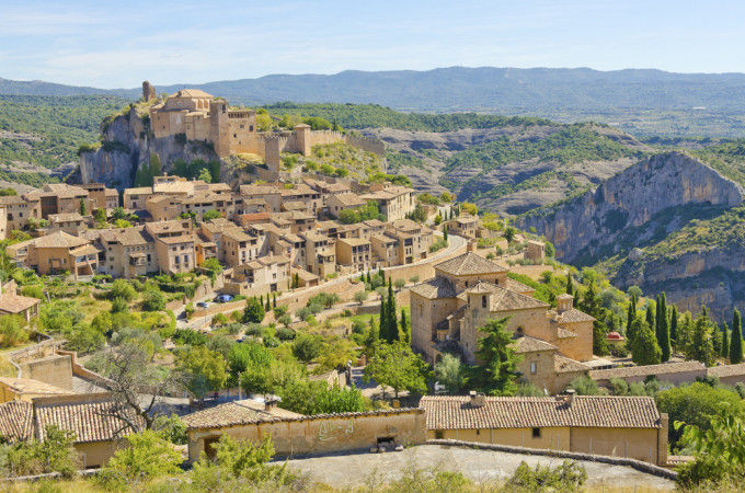 24 pueblos medievales y preciosos en España Alqu%C3%A9zar.-Arag%C3%B3n-680x450