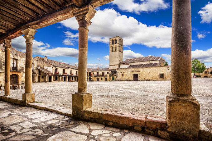 24 pueblos medievales y preciosos en España Pedraza.-Segovia-3-680x454