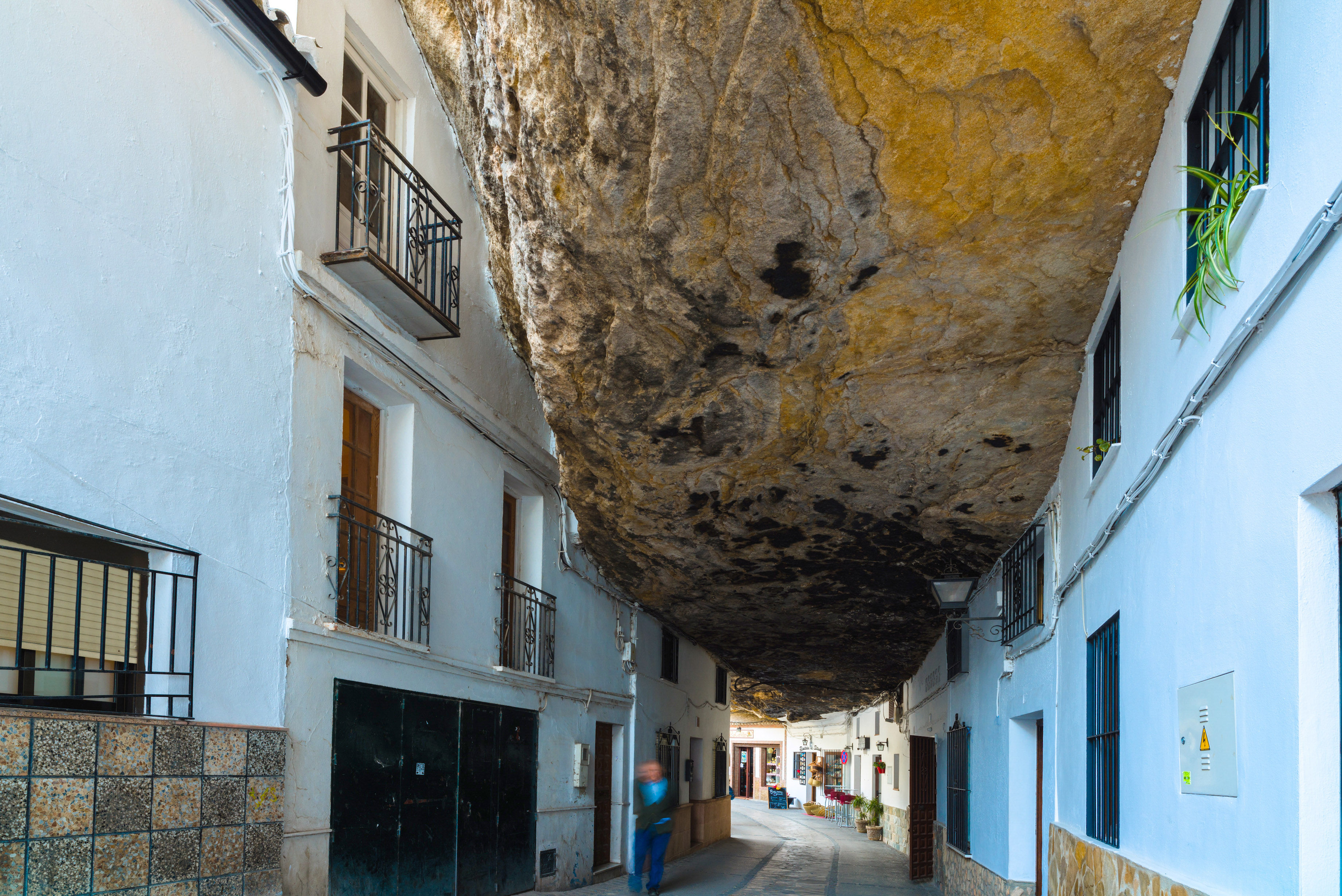 Curiosos pueblos de España situados en lugares sorprendentes Setenil-de-las-Bodegas-19