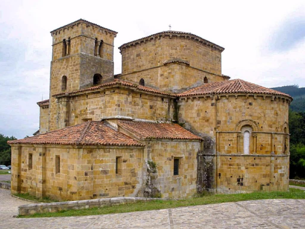 Colegiata de Santa Cruz de Castañeda