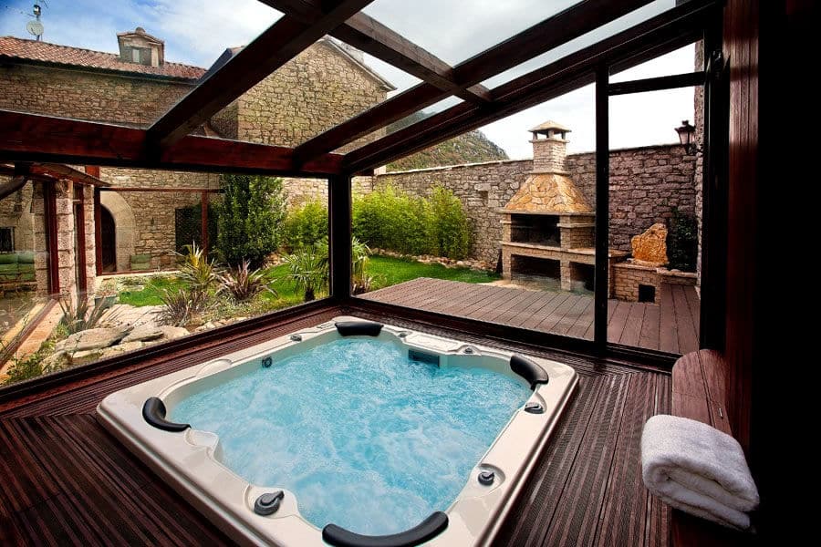 11 ideas de Jacuzzi exterior  pequeñas piscinas, decoración de unas,  piscinas