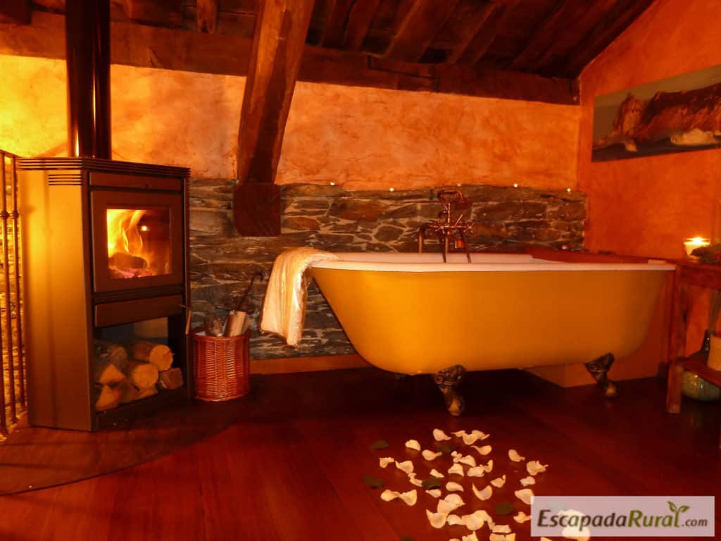 22 Chimeneas en casas rurales para embobarte con el chisporroteo