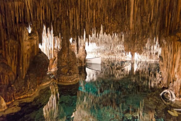 10 cuevas increíbles en España