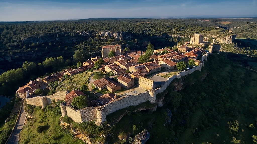 Pueblos medievales bonitos de Castilla y León para visitar en otoño 5 Merca2.es calatañazor pueblos medievales castilla y león