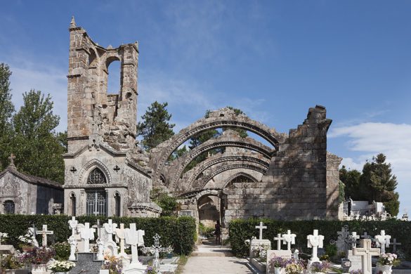 Necroturismo en Galicia: 6 cementerios y una romería para una escapada diferente