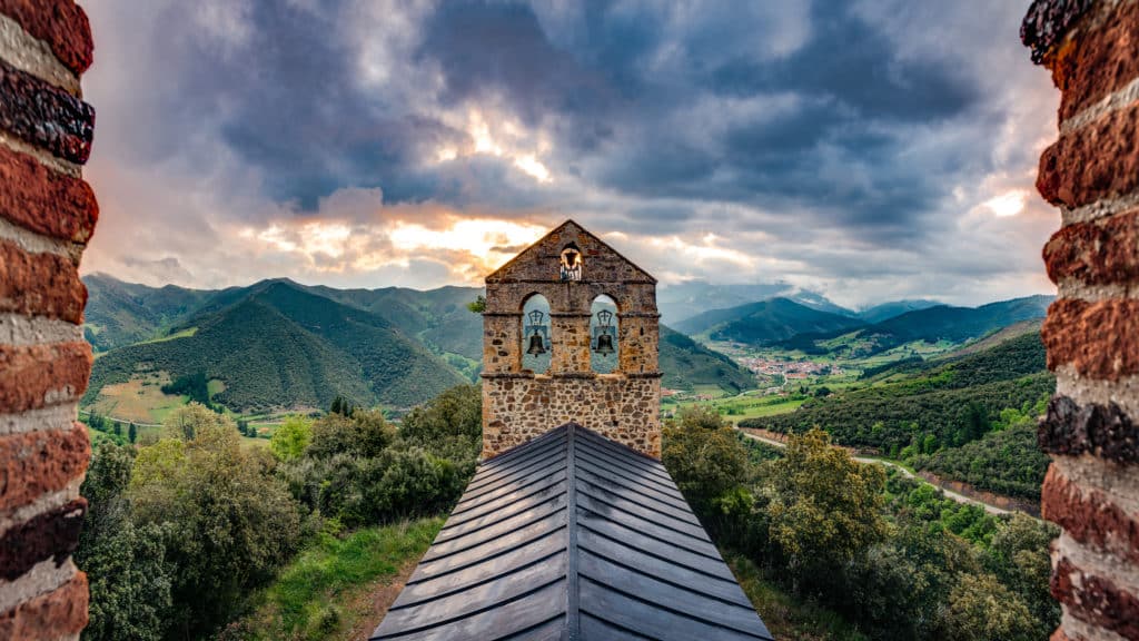 Iglesia San Miguel en Potes, Cantabria