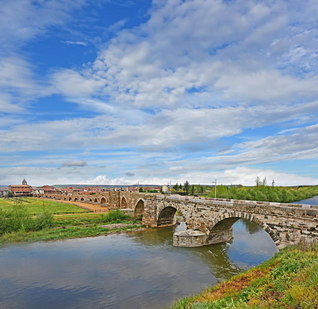Puente de Paso Honroso, León