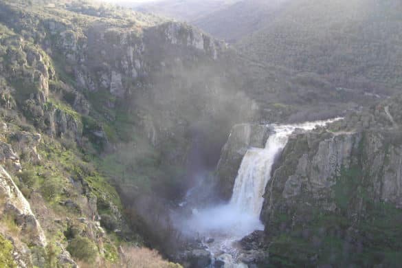 El Pozo de los Humos, un salto de agua brutal