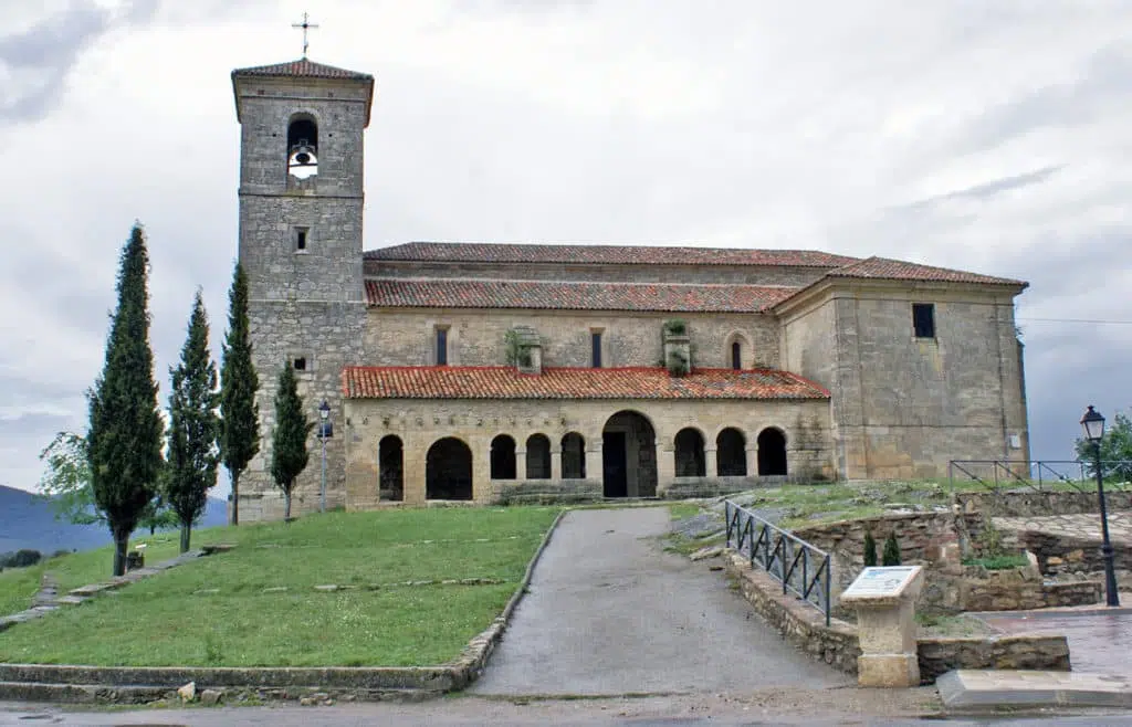 Iglesia de la Asunción de Tamajón, la puerta de entrada a los Pueblos Negros de Guadalajara.