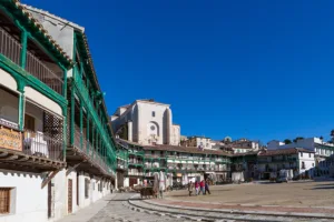 04_Chinchon_PlazaMayor_Teresa_AdobeStock_306971505_WP04 La Plaza Mayor es el centro neurálgico de Chinchón.
