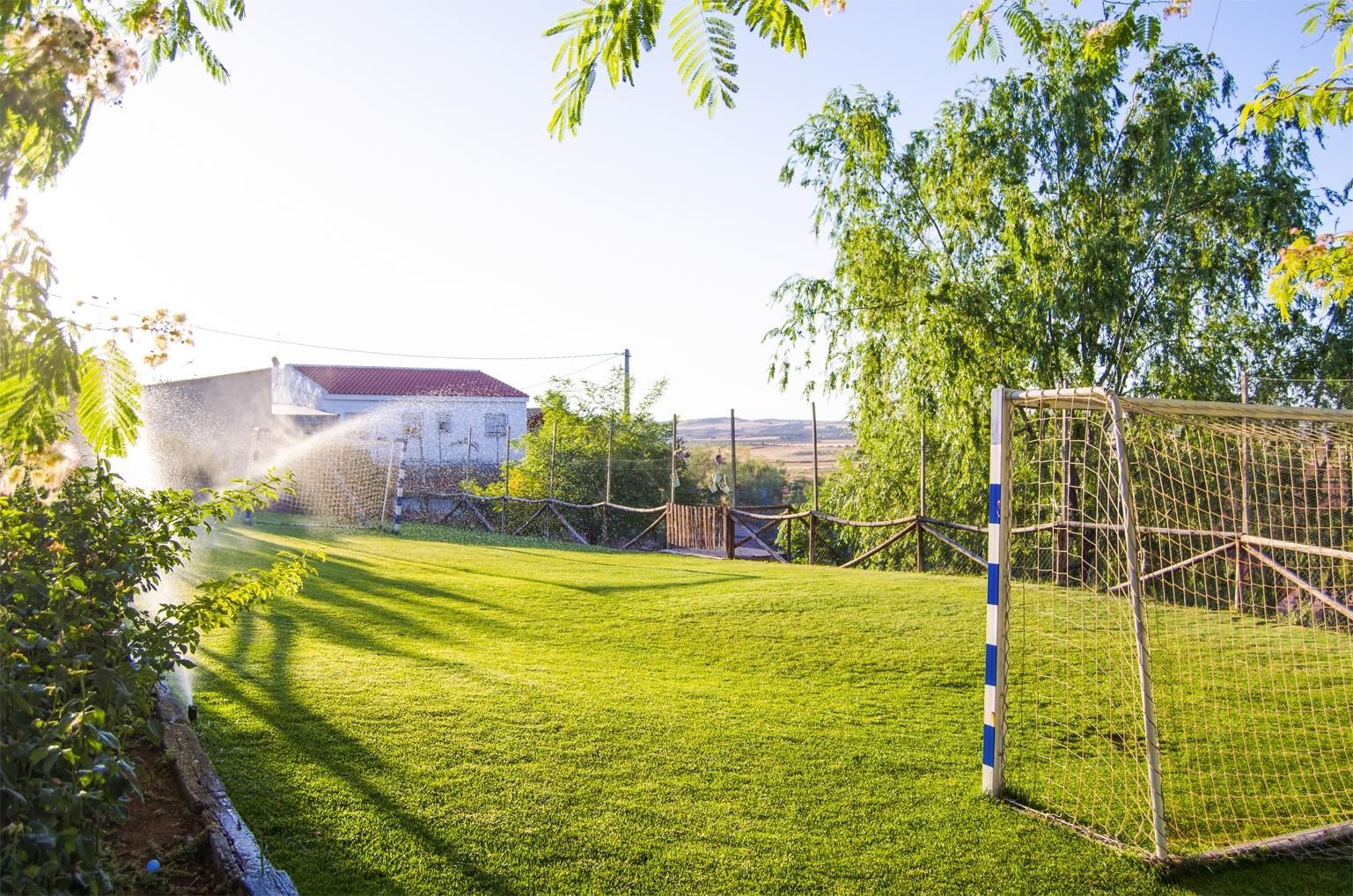 Casas rurales con campo de fútbol para que te montes tu propio Mundial
