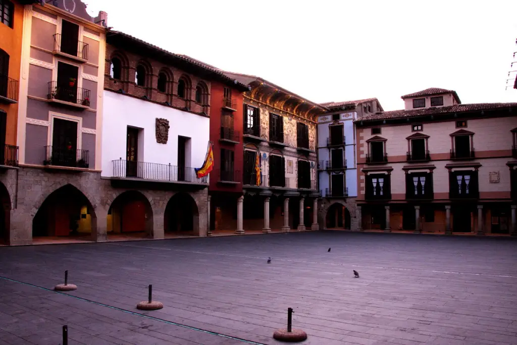 Plaza Mayor de Graus (Huesca)