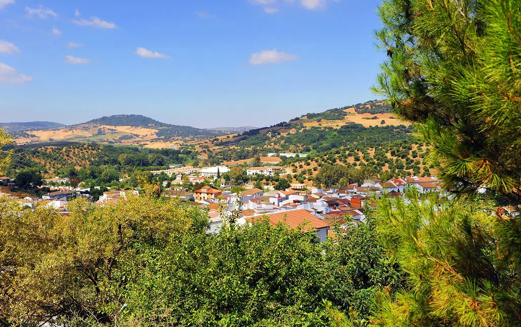 Pueblos con bosque en España.