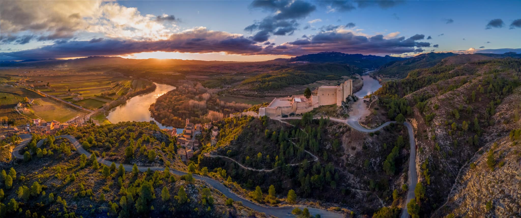 5 pueblos medievales custodiados por antiguas fortalezas