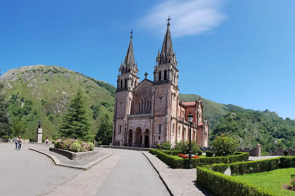 Basílica de Santa María la Real, Covadonga (Asturias)