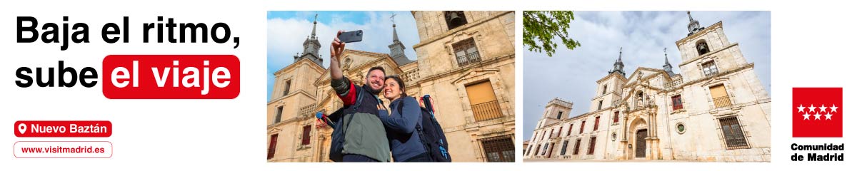Pancarta con el texto Baja el ritmo, sube el viaje. A la izquierda, dos personas se toman un selfie delante de un edificio histórico. A la derecha, el edificio se muestra en detalle. El logotipo de la Comunidad de Madrid aparece en la esquina inferior derecha.