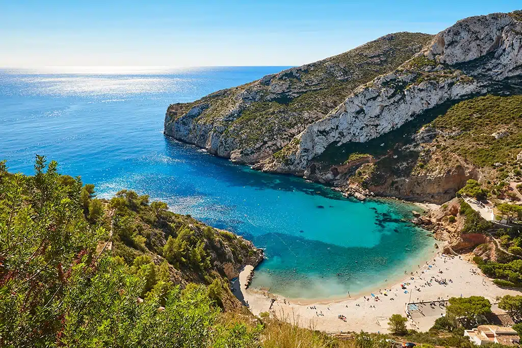 Cala Granadella (Jávea). Una de las playas para disfrutar de la costa de Alicante.