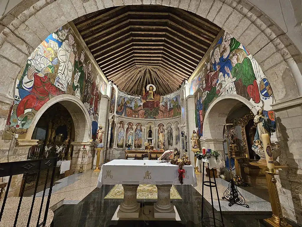 Iglesia de Santo Domingo de Silos donde está el mural de los Beatles